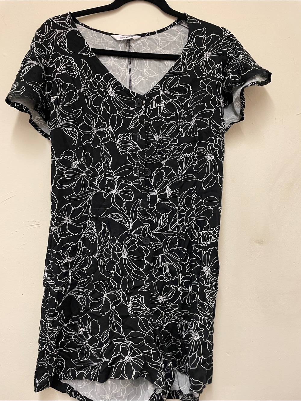 Steve Madden Black and White Floral V-Neck Romper | Size: S